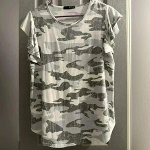 Women’s camo top with rounded neck & rounded bottom with ruffle sleeves Size LG